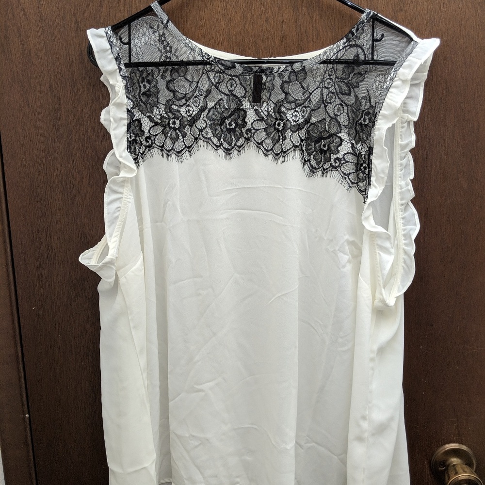 Sleeveless Cream and Black Lace Blouse Size 3X